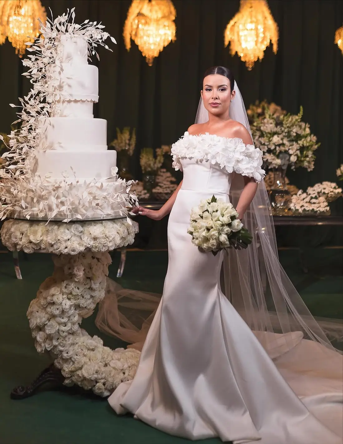 Vestido sereia com ombro a ombro floral